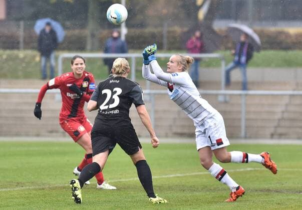 05.11.2016, xblx, Fussball 1.Bundesliga Damen, 1.FFC Frankfurt - Bayer 04 Leverkusen, emspor v.l. Annike Krahn (Bayer 04 Leverkusen Damen), Lise Munk (1.FFC Frankfurt), Anna Klink (Bayer 04 Leverkusen Damen) Frankfurt am Main