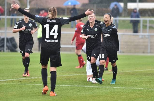 05.11.2016, xblx, Fussball 1.Bundesliga Damen, 1.FFC Frankfurt - Bayer 04 Leverkusen, emspor v.l. Jackie Groenen (1.FFC Frankfurt), Mandy Islacker (1.FFC Frankfurt), Yuki Nagasato (1.FFC Frankfurt), Goal scored, Tor zum 2:1, celebrate the goal, Torjubel Frankfurt am Main