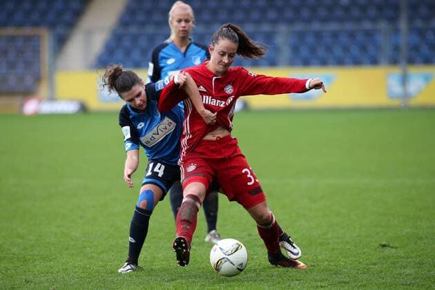 v.li.: Lina Bürger (Lina Buerger, TSG, 14), Sara Ilonka Däbritz (Sara Daebritz, FCB, 33), Zweikampf, Duell, duel, tackle, tackling, Dynamik, Action, Aktion, Fussball, Allianz Frauen-Bundesliga, TSG 1899 Hoffenheim - FC Bayern München, xozx
