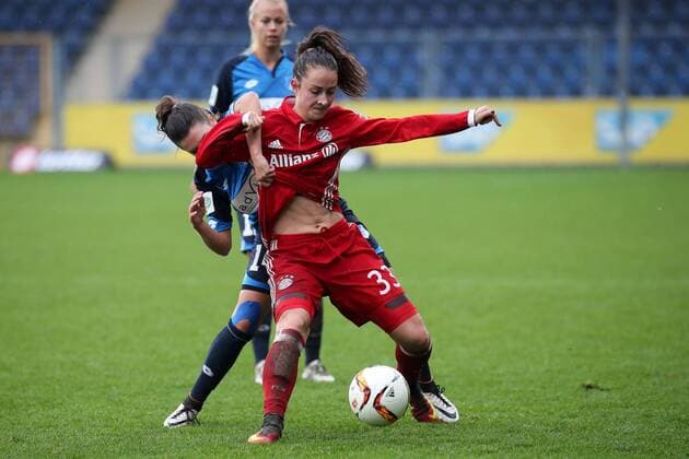 v.li.: Lina Bürger (Lina Buerger, TSG, 14), Sara Ilonka Däbritz (Sara Daebritz, FCB, 33), Zweikampf, Duell, duel, tackle, tackling, Dynamik, Action, Aktion, Fussball, Allianz Frauen-Bundesliga, TSG 1899 Hoffenheim - FC Bayern München, xozx