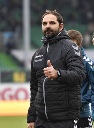 05.11.2016 - Fussball - Saison 2016 2017 - 2. Fussball - Bundesliga - 12. Spieltag: SpVgg Greuther Fürth Fuerth - VfL Bochum - - Stefan Ruthenbeck (Trainer SpVgg Greuther Fürth ) Daumen hoch Daumen nach oben