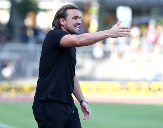 Samstag 24.09.2016, Saison 2016 2017, Regionalliga West, 10. Spieltag im Dortmunder Stadion Rote Erde, BVB Borussia Dortmund II - Fortuna Düsseldorf 1895 II 2:2, Trainer Daniel Farke (BVB II) gibt Anweisungen an sein Team