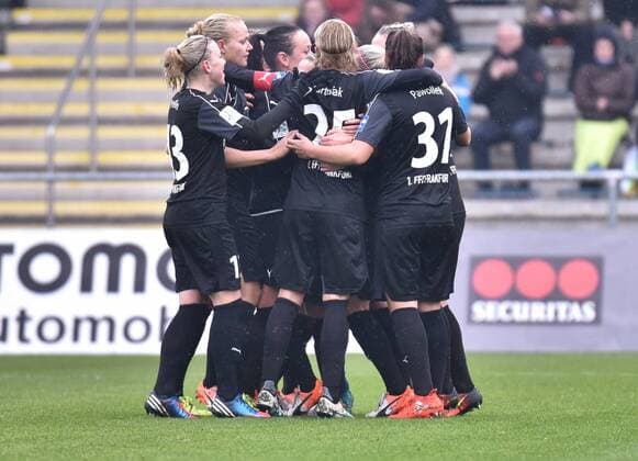 05.11.2016, xblx, Fussball 1.Bundesliga Damen, 1.FFC Frankfurt - Bayer 04 Leverkusen, emspor v.l. Mandy Islacker (1.FFC Frankfurt), Goal scored, Tor zum 3:1, celebrate the goal, Torjubel Frankfurt am Main
