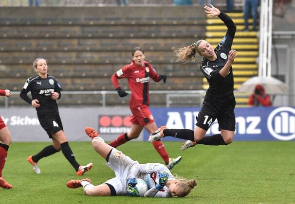 05.11.2016, xblx, Fussball 1.Bundesliga Damen, 1.FFC Frankfurt - Bayer 04 Leverkusen, emspor v.l. Kathrin Hendrich (1.FFC Frankfurt), Anna Klink (Bayer 04 Leverkusen Damen), Annike Krahn (Bayer 04 Leverkusen Damen), Jackie Groenen (1.FFC Frankfurt) Frankfurt am Main