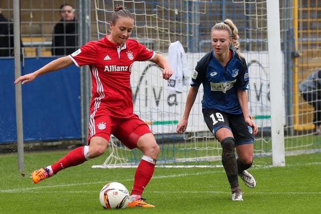 v.li.: Gina Lewandowski (FCB, 2), Judith Steinert (TSG, 19), Fussball, Allianz Frauen-Bundesliga, TSG 1899 Hoffenheim - FC Bayern München, xozx