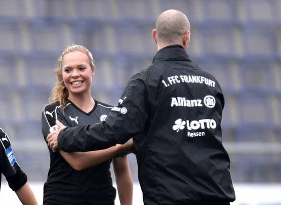 05.11.2016, xblx, Fussball 1.Bundesliga Damen, 1.FFC Frankfurt - Bayer 04 Leverkusen, emspor v.l. Janina Hechler (1.FFC Frankfurt), Trainer Matt Ross (1.FFC Frankfurt) Frankfurt am Main