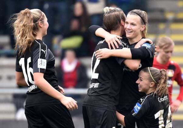 05.11.2016, xblx, Fussball 1.Bundesliga Damen, 1.FFC Frankfurt - Bayer 04 Leverkusen, emspor v.l. Janine Hechler (1.FFC Frankfurt), Sophie Schmidt (1. FFC Frankfurt), Nadine Anstatt (1.FFC Frankfurt), Jackie Groenen (1.FFC Frankfurt), Goal scored, Tor zum 4:2, celebrate the goal, Torjubel Frankfurt am Main