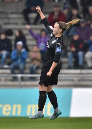 05.11.2016, xblx, Fussball 1.Bundesliga Damen, 1.FFC Frankfurt - Bayer 04 Leverkusen, emspor v.l. Nadine Anstatt (1.FFC Frankfurt), Goal scored, Tor zum 4:2, celebrate the goal, Torjubel Frankfurt am Main
