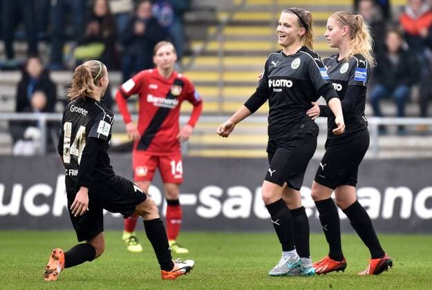 05.11.2016, xblx, Fussball 1.Bundesliga Damen, 1.FFC Frankfurt - Bayer 04 Leverkusen, emspor v.l. Jackie Groenen (1.FFC Frankfurt), Nadine Anstatt (1.FFC Frankfurt), Saskia Matheis (1.FFC Frankfurt), Goal scored, Tor zum 4:2, celebrate the goal, Torjubel Frankfurt am Main