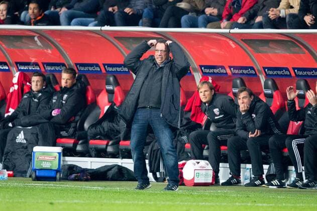 Fassungslosigkeit bei Ingolstadt-Trainer Markus KAUCZINSKI (IN). Fussball, FC Ingolstadt (IN) - FC Augsburg (A), Bundesliga, 10.Spieltag, Saison 2016 2017, am 05.11.2016 in Ingolstadt