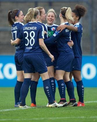 Bilder des Tages - SPORT Fussball Frauen 1.Bundesliga 05.11.2016 Potsdam Karl Liebknecht Stadion 1 FFC Turbine Potsdam geg FF USV Jena 1 : 0 vlnr 1 : 0 Torjubel Torschuetzin Svenja HUTH 9 Turbine mitte Sarah ZADRAZIL 27 Turbine Laura LINDNER 38 Turbine Svenja HUTH 9 Turbine Elise KELLOND KNIGHT 6 Turbine Eseosa AIGBOGUN 16 Turbine