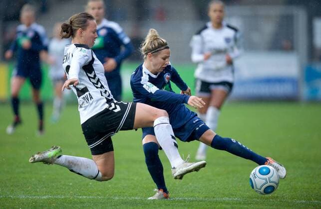 Bilder des Tages - SPORT Fussball Frauen 1.Bundesliga 05.11.2016 Potsdam Karl Liebknecht Stadion 1 FFC Turbine Potsdam geg FF USV Jena 1 : 0 vlnr Jana SEDLACKOVA 12 USV geg Svenja HUTH 9 Turbine