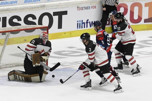 Eishockey Deutschland Cup 2016: Kanada vs Slowakei am 04.11.2016 im Curt-Frenzel-Stadion in Augsburg Save von Kanadas Goalie Barry Brust 31 HC Slovan Bratislava (KHL) WD