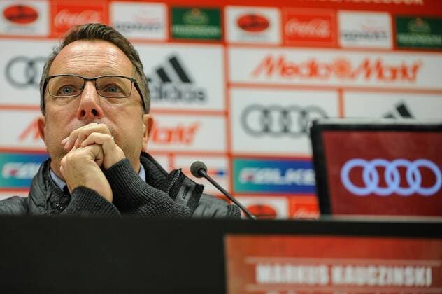 GER, 1.FBL, FC Ingolstadt 04 - FC Augsburg 05.11.2016, Audi-Sportpark, Ingolstadt, GER, 1.FBL, FC Ingolstadt 04 - FC Augsburg , im Bild Stossgebet, Chef-Trainer Markus Kauczinski (FC Ingolstadt 04) nordphotox xSchreyer
