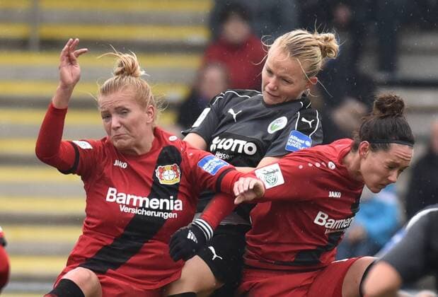 05.11.2016, xblx, Fussball 1.Bundesliga Damen, 1.FFC Frankfurt - Bayer 04 Leverkusen, emspor v.l. Rachel Rinast (Bayer 04 Leverkusen Damen), Lise Munk (1.FFC Frankfurt), Lisa Schwab (Bayer 04 Leverkusen Damen) Frankfurt am Main