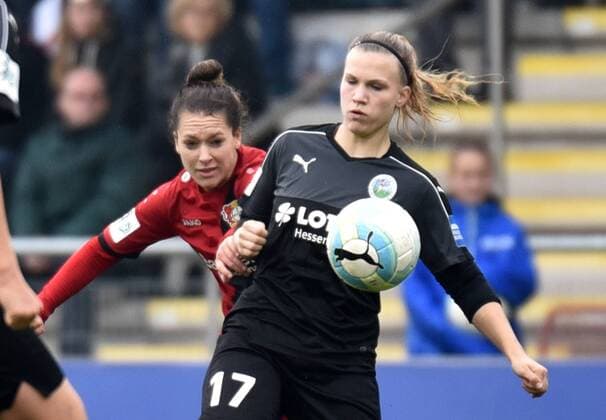 05.11.2016, xblx, Fussball 1.Bundesliga Damen, 1.FFC Frankfurt - Bayer 04 Leverkusen, emspor v.l. Francesca Weber (Bayer 04 Leverkusen Damen), Nadine Anstatt (1.FFC Frankfurt) Frankfurt am Main