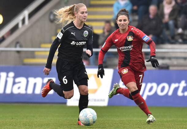 05.11.2016, xblx, Fussball 1.Bundesliga Damen, 1.FFC Frankfurt - Bayer 04 Leverkusen, emspor v.l. Saskia Matheis (1.FFC Frankfurt), Jessica Wich (Bayer 04 Leverkusen Damen) Frankfurt am Main