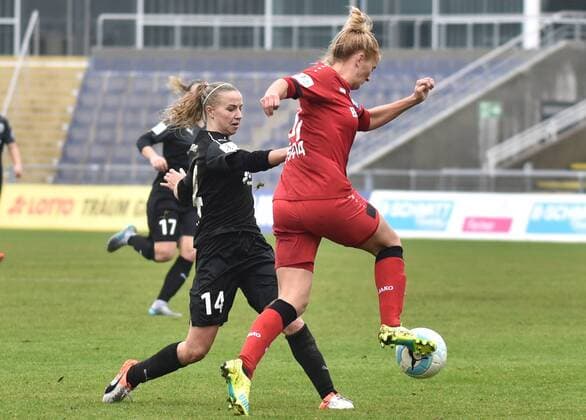 05.11.2016, xblx, Fussball 1.Bundesliga Damen, 1.FFC Frankfurt - Bayer 04 Leverkusen, emspor v.l. Jackie Groenen (1.FFC Frankfurt), Rachel Rinast (Bayer 04 Leverkusen Damen) Frankfurt am Main