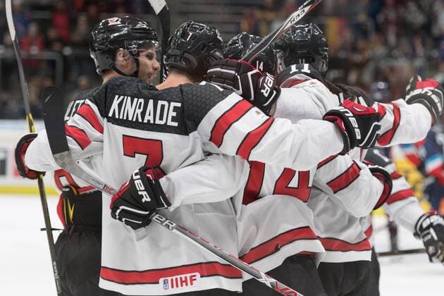 Im Bild Kanada bejubelt das Tor zum 3:3 Ausgleich, Eishockey, Deutschland Cup, Slowakei - Kanada, xmfx