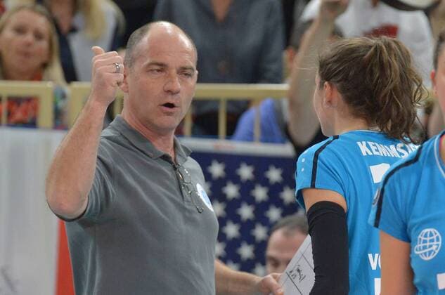 05.11.2016, xtkx, Volleyball 1.Bundesliga Damen, VC Wiesbaden - USC Muenster, emspor, v.l. Dirk Gross (VCW), Irina Kemmsies (VC Wiesbaden) , Wiesbaden
