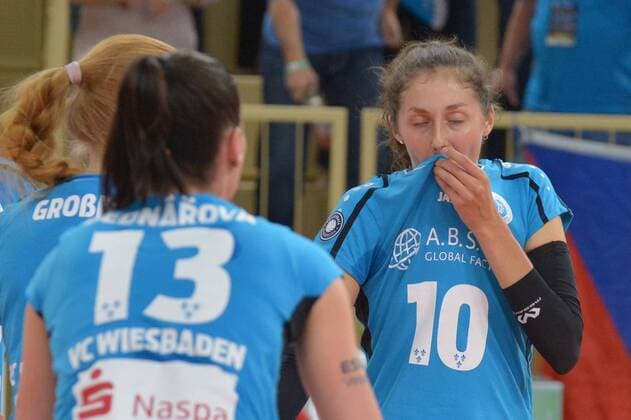 05.11.2016, xtkx, Volleyball 1.Bundesliga Damen, VC Wiesbaden - USC Muenster, emspor, v.l. Karolina Bednarova (VC Wiesbaden) , Irina Kemmsies (VC Wiesbaden) , Wiesbaden