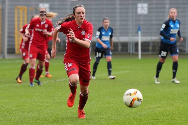 Lisa Evans (FCB, 18) läuft dem Ball hinterher, Fussball, Allianz Frauen-Bundesliga, TSG 1899 Hoffenheim - FC Bayern München, xozx