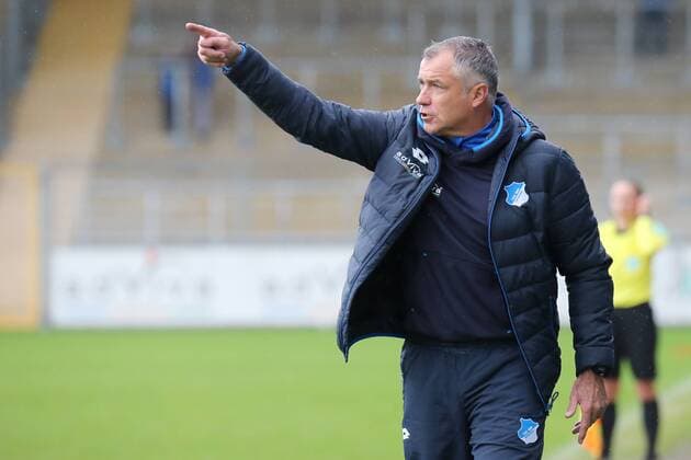Jürgen Ehrmann (Juergen Ehrmann, Trainer, TSG), gibt Anweisungen, gestikuliert, mit den Armen gestikulieren, gives instructions, gesticulate, Einzelbild, Aktion, Action, Fussball, Allianz Frauen-Bundesliga, TSG 1899 Hoffenheim - FC Bayern München, xozx
