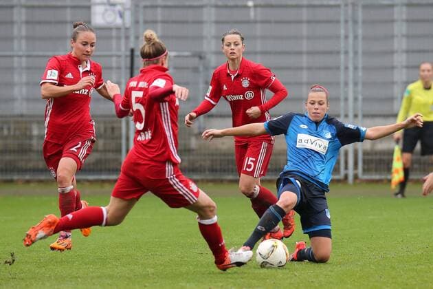 v.li.: Gina Lewandowski (FCB, 2), Caroline Abbe (FCB, 5), Nora Holstad Berge (FCB, 15), Nicole Billa (TSG, 16), Zweikampf, Duell, duel, tackle, tackling, Dynamik, Action, Aktion, Fussball, Allianz Frauen-Bundesliga, TSG 1899 Hoffenheim - FC Bayern München, xozx
