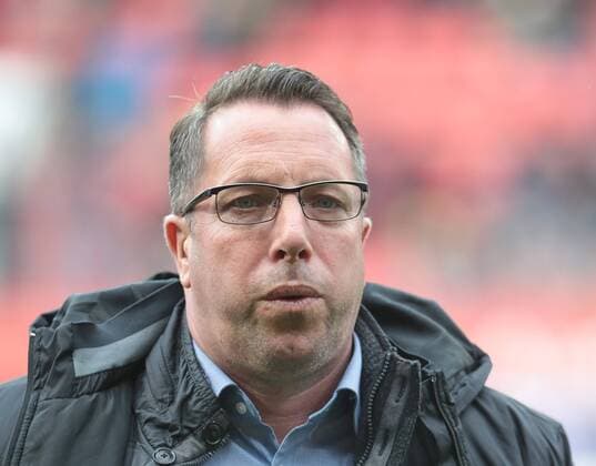 Markus Kauczinski (Trainer FC Ingolstadt) pustet kräftig durch, vor dem Spiel, vor Spielbeginn, FC Ingolstadt - FC Augsburg, 10. Spieltag, 05.11.2016