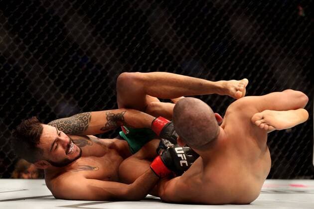 November 5, 2016 - Mexico - EUM20161105DEP47.JPG.CIUDAD DE MEXICO Mixed Martial ArtsArtes marciales mixtas-UFC.- Aspectos de la pelea de la UFC entre el mexicano Marco Beltran (short verde) y el estadounidense Joe Soto (short negro y blanco), 5 de noviembre de 2016, Arena Ciudad de Mexico.  - ZUMAu78 20161105 zaf u78 100