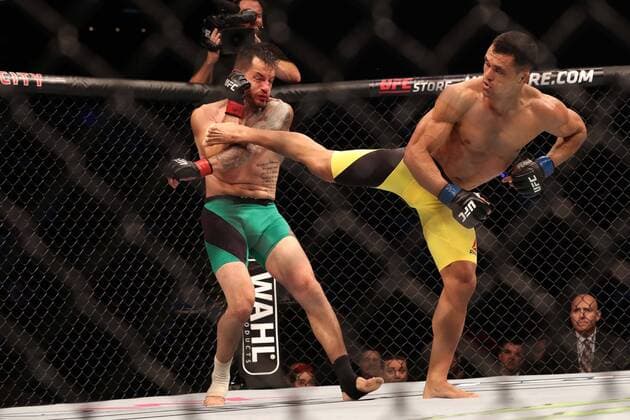 November 5, 2016 - Mexico - EUM20161105DEP45.JPG.CIUDAD DE MEXICO Mixed Martial ArtsArtes marciales mixtas-UFC.- Aspectos de la pelea de la UFC entre el mexicano Henry Briones (short verde) y el brasileno Douglas Silva (short amarillo), 5 de noviembre de 2016, Arena Ciudad de Mexico.  - ZUMAu78 20161105 zaf u78 101