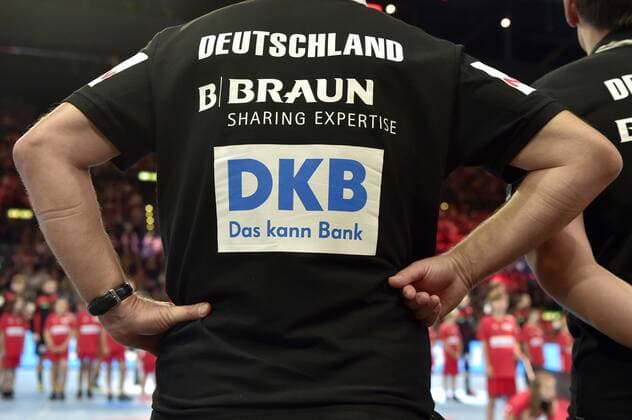 Rueckenwerbung von DKB, Schweiz - Deutschland, EM Qualifikation, Nationalmannschaft, Laenderspiel, Handball, 05.11.2016 