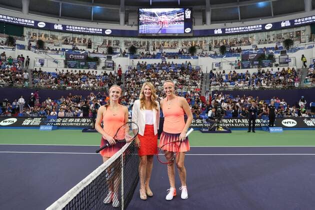 ZHUHAI, CHINA - NOVEMBER 06: (L-R) Elina Svitolina of Ukraine, German former tennis player Steffi Graf and Petra Kvitova of the Czech Republic participate in the toss before the women s singles final match on Day six of the 2016 WTA Tennis Damen Elite Trophy Zhuhai at Zhuhai Hengqin International Tennis Centre on November 6, 2016 in Zhuhai, Guangdong Province of China.  CFP495080024 