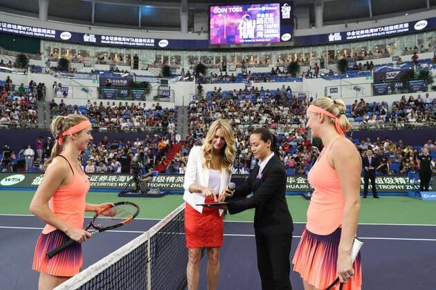 ZHUHAI, CHINA - NOVEMBER 06: Elina Svitolina of Ukraine (L1), German former tennis player Steffi Graf (L2) and Petra Kvitova (R1) of the Czech Republic participate in the toss before the women s singles final match on Day six of the 2016 WTA Tennis Damen Elite Trophy Zhuhai at Zhuhai Hengqin International Tennis Centre on November 6, 2016 in Zhuhai, Guangdong Province of China.  CFP495080027 