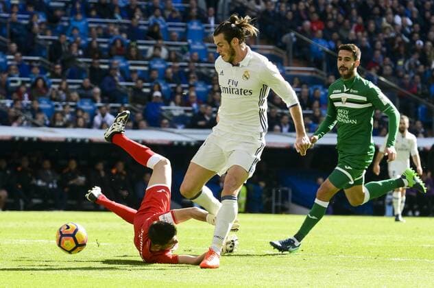 Real Madrid s player Gareth Bale and Leganes s player Jon Ander Serrantes during a match of La Liga at Santiago Bernabeu Stadium in Madrid. November 06, Spain. 2016.  (20161106020)