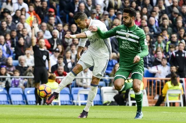 Real Madrid s player Cristiano Ronaldo during a match of La Liga at Santiago Bernabeu Stadium in Madrid. November 06, Spain. 2016.  (20161106012)