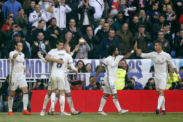 Real Madrid s Portuguese forward Cristiano Ronaldo (R), defender Marcelo Vieira, German Toni Kroos (3L) forward Alvaro Morata (2L) and Welsh Gareth Bale (L) celebrate the team s third goal during the Primera Division Liga match between Real Madrid and Leganes held at the Santiago Bernabeu Stadium in Madrid, Spain, on 06 November 2016. Real Madrid vs Leganes !ACHTUNG: NUR REDAKTIONELLE NUTZUNG!  20161106-636140384621947353