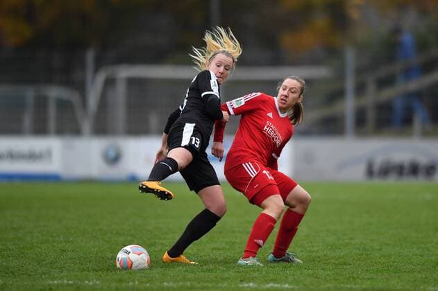 Nadine Luker (BV Cloppenburg) (13) vor Giustina Ronzetti (Herforder SV) (13), Bv Cloppenburg - Herforder SV, xmkx