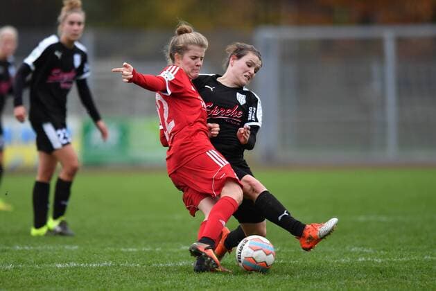 Zweikampf A. Fölsing (Herforder SV) (22) Janine Angrick (BV Cloppenburg) (6), Bv Cloppenburg - Herforder SV, xmkx