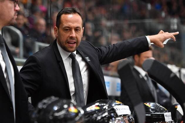 Marco STURM (Trainer GER),Gestik,gibt Anweisungen ,Einzelbild,angeschnittenes Einzelmotiv, Eishockey Deutschland Cup 2016. Deutschland (GER)-Kanada (CAN), Nationalmannschaft,Laenderspiel am 06.11.2016.