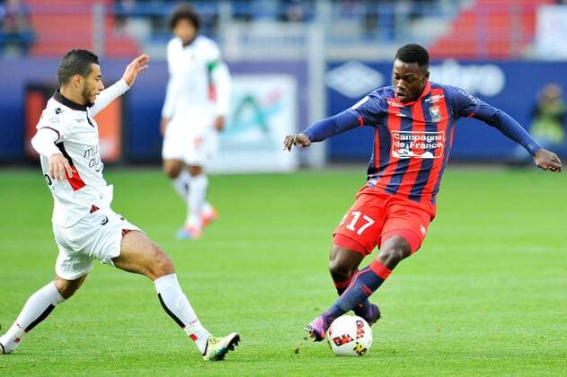 05 Younes BELHANDA (nice) - 17 Jean Victor MAKENGO (caen) - Fussball Frankreich, Ligue 1, SM Caen vs. OGC Nice - 06 11 2016 FEP Panoramic 