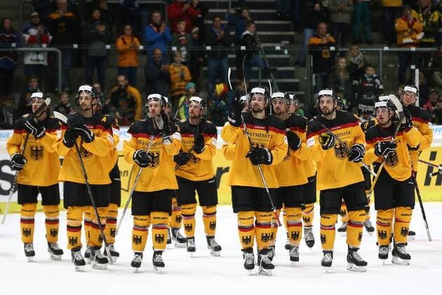 06.11.2016 - Eishockey - Saison 2016 2017 - Länderspiel Deutschland Cup: Deutschland - Kanada - MaWi - Team Deutschland - Ehrenrunde