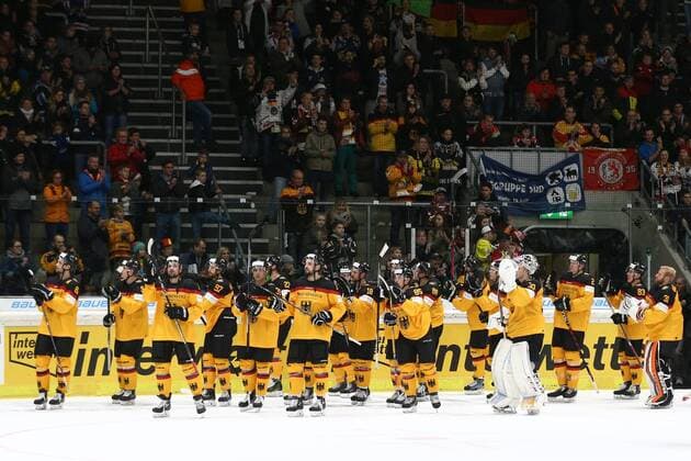 06.11.2016 - Eishockey - Saison 2016 2017 - Länderspiel Deutschland Cup: Deutschland - Kanada - MaWi - Team Deutschland - Ehrenrunde