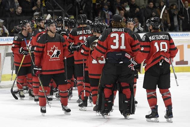 Eishockey Deutschland Cup 2016: Deutschland vs Kanada am 06.11.2016 im Curt-Frenzel-Stadion in Augsburg Die Kanadier freuen sich ueber den Sieg und Rang 2 beim D-Cup WD