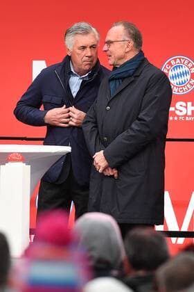 v.li:Carlo ANCELOTTI (Trainer FCB),Karl Heinz RUMMENIGGE, (Vorstandsvorsitzender), FC Bayern Muenchen Neu Eroeffnung Fan Shop am Flughafen Muenchen am 06.11.2016.