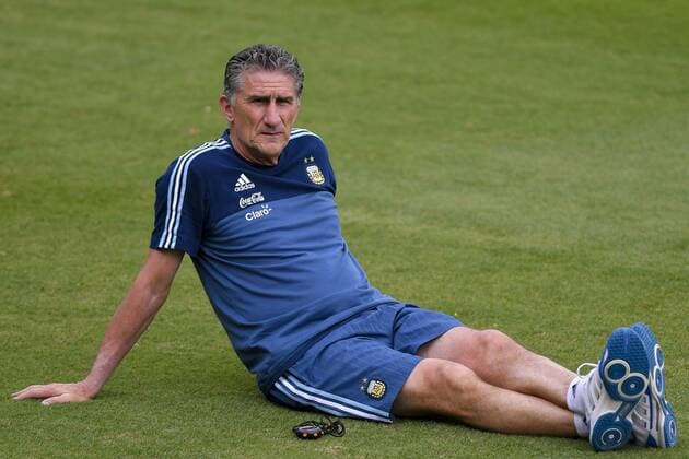 Bilder des Tages - SPORT Nationaltrainer Edgardo Bauza (Argentinien) Training Argentina VESPASIANO, MG - 07.11.2016: TRAINING ARGENTINA - Players during training Selection of Argentina, held in Atletico MG Training Center. (Photo: Daniel Oliveira Fotoarena) x1227020x  DanielxOliveira