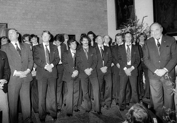Fußball, 1. FC Köln, Deutscher Meister 1978 Empfang des Deutschen Meisters und Pokalsiegers 1. FC Köln in der Domstadt am 30.04.1978. Die Mannschaft im Kölner Rathaus. Ganz rechts: Präsident Peter Weiand. HM