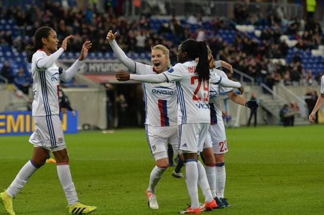 Fußball, Damen, CL, Olympique Lyon - FC Zürich Griedge M Bock Bathy, Wendie Renard (lyon) - Fussball Damen, Champions League, Olympique Lyon vs. FC Zürich - 09 11 2016 FredericChambert Panoramic 