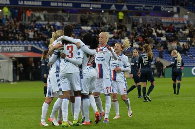 Fußball, Damen, CL, Olympique Lyon - FC Zürich Griedge M Bock Bathy, Wendie Renard (lyon) - Fussball Damen, Champions League, Olympique Lyon vs. FC Zürich - 09 11 2016 FredericChambert Panoramic 