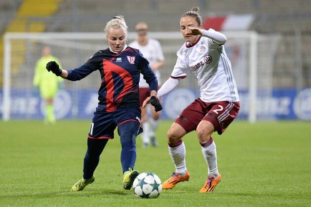 v.li.: Ekaterina SOCHNEVA (FK Rossiyanka, Rossijanka, 11) Gina Lewandowski (FC Bayern München, FCB, 2) im Zweikampf, Duell, duel, tackle, Dynamik, Action, Aktion, Fussball, UEFA Women s Champions League, FC Bayern München - FK Rossiyanka, xslx